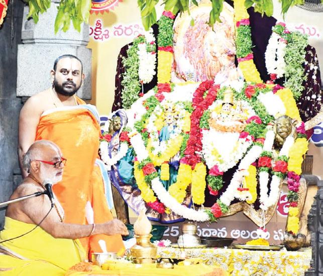 యాదాద్రిలో వైభవంగా నిత్య కళ్యాణం