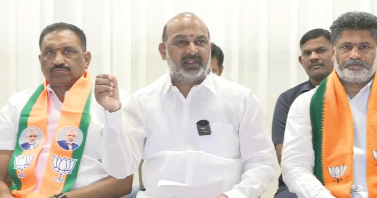నీచ రాజకీయం చేస్తున్న కాంగ్రెస్ పార్టీ