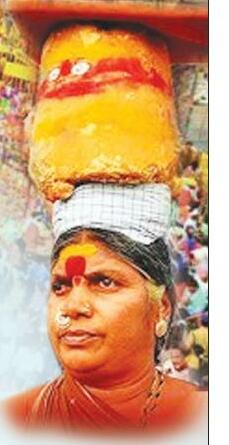 కుంభమేళాను మరిపించేలా మేడారం జాతర