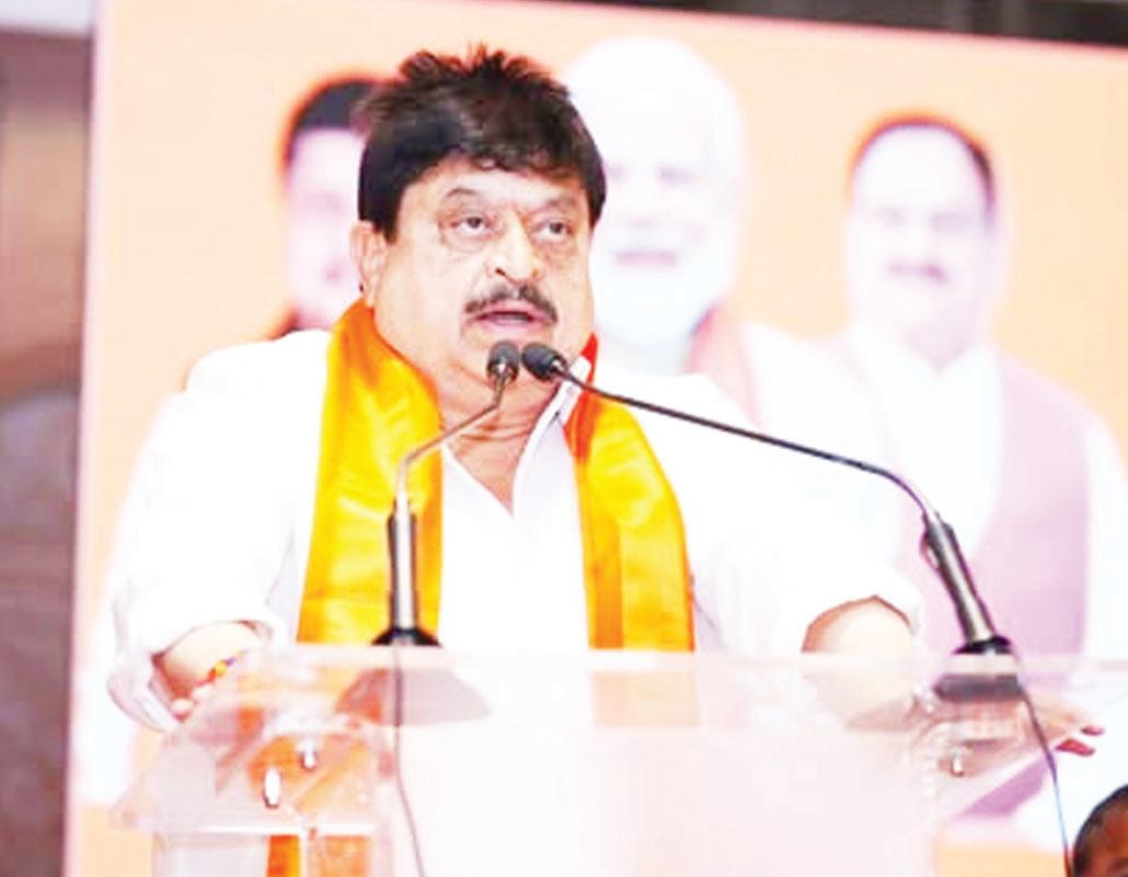 బీ.ఆర్.ఎస్.పార్టీ ముక్కలవుతుంది