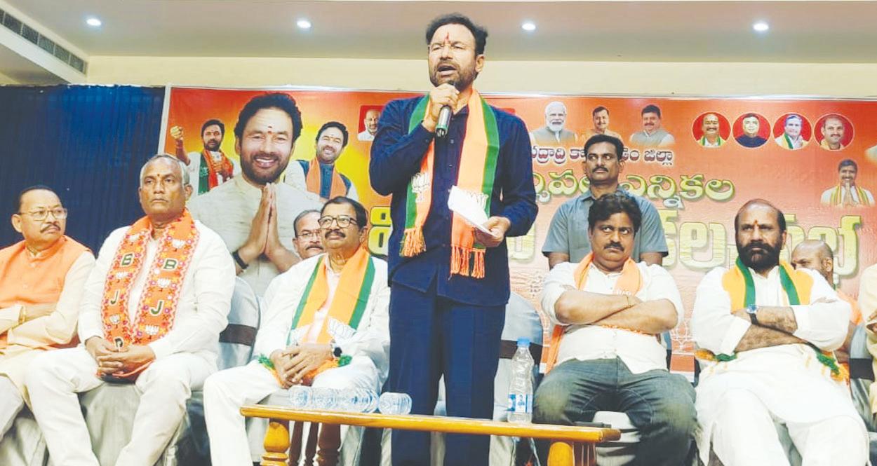 కేసీఆర్ అడుగుజాడల్లోనే రేవంత్ ప్రభుత్వం