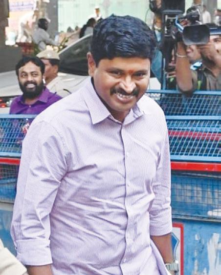5 గంటలపాటు.. ! '