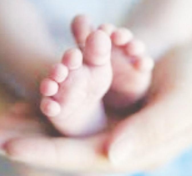 కన్నబిడ్డను అమ్ముకున్న దంపతులు