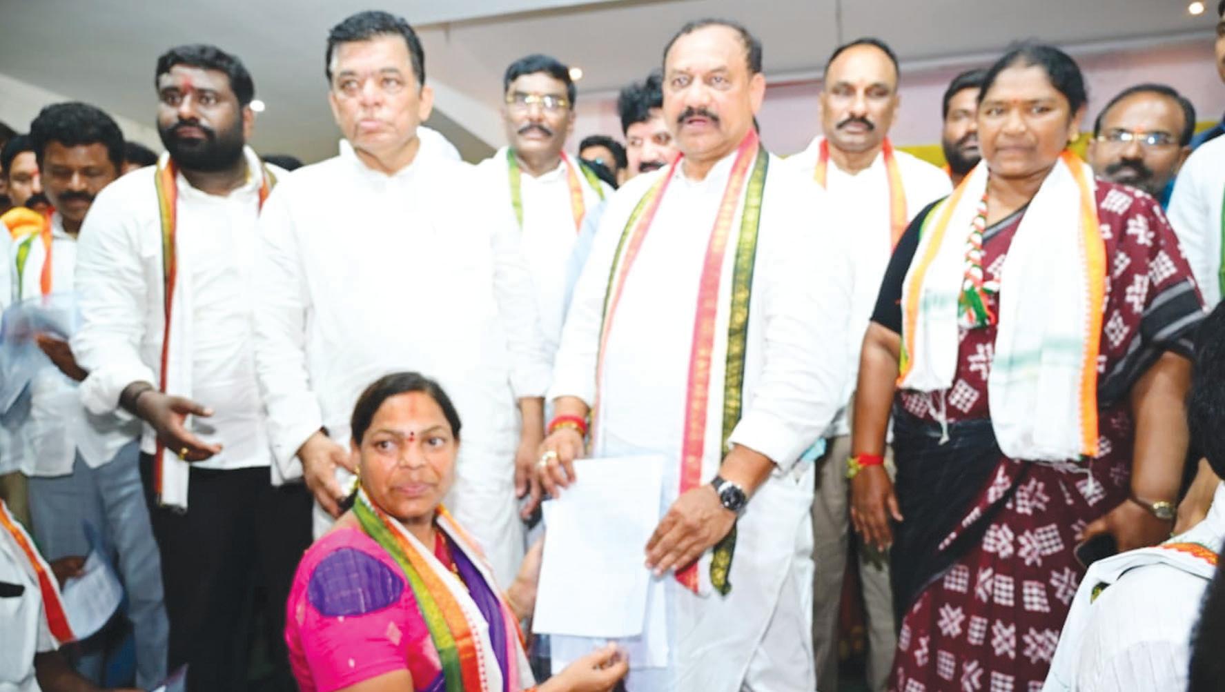 ప్రభుత్వాలు ఎన్నొచ్చినా పార్టీలే శాశ్వతం