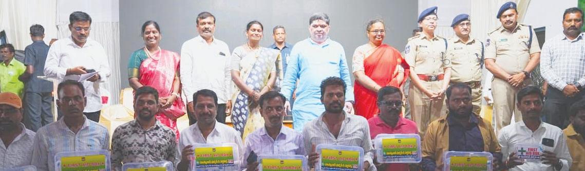 హుస్నాబాద్లో “అరైవ్-అలైవ్” రోడ్డు భద్రత అవగాహన