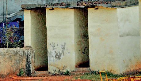 छ्ग के 3000 से ज्यादा गर्ल्स स्कूलों के टायलेट खंडहर, सुविधाओं के मामले में चंडीगढ़ टॉप पर, अरुणाचल फिसड्डी, हमारा राज्य औसत