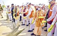 'सफाईवीरों' की सैलरी अब होगी 16 हजार 10 हजार बोनस, 5 लाख का स्वास्थ्य बीमा