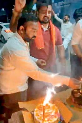 केक काटने पर कलह, रायपुर महापौर का बेटा गिरफ्तार, विवाद में कांग्रेसी भी कूदे