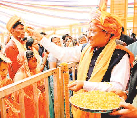 सामूहिक कन्या विवाह में मुख्यमंत्री विष्णुदेव ने 353 नवविवाहित जोड़ों को दिया आशीर्वाद