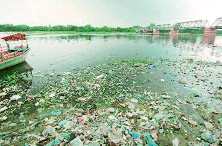 प्रदूषित नदियों पर सियासत नहीं समाधान की जरूरत