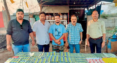 शराब बोतल के नकली होलोग्राम-लेबल और ढक्कन बनाने के रैकेट का पर्दाफाश