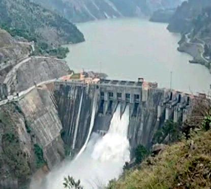 रात में मिसाइलों से कोहराम सुबह वाटर स्ट्राइक से हड़कंप