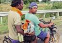 दो भाइयों की मौत, डॉक्टर ने पीएम के लिए मांगे 10-10 हजार