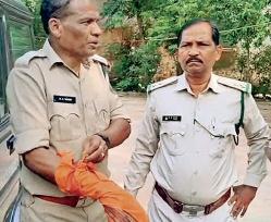 कब्जाधारियों का डिप्टी रेंजर और फॉरेस्ट अमले पर टंगिया - डंडे से हमला, बना लिया बंधक
