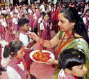 स्कूल खुले, पर गर्मी ने पहले दिन ही बदलवा दिया समय, आज से कक्षाएं 7 से 11 बजे तक