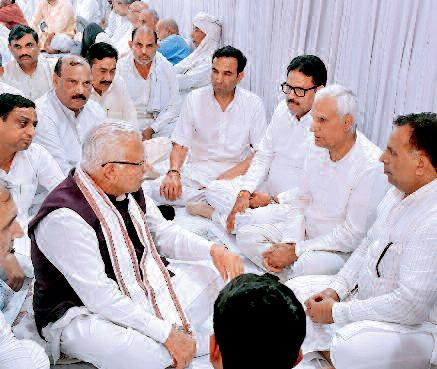 माता परमेश्वरी देवी जी के निधन पर रोहतक पहुंचे दिग्गज नेता, सिंधु भवन में दी श्रद्धांजलि