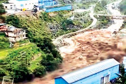 सैंज के जीवानाला में बादल फटा, 20 लोग बहे