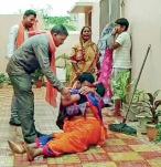 रथयात्रा में भगदड़ से तीन की मौत, दो अफसर सस्पेंड, हटाए गए कलेक्टर-एसपी