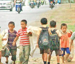 ड्रॉपआउट बच्चों को मुख्यधारा से जोड़ें