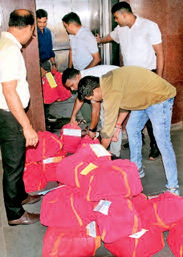 28 आबकारी अफसरों के खिलाफ 2100 पन्नों का चालान, जज छुट्टी पर, अब सोमवार को होगा पेश