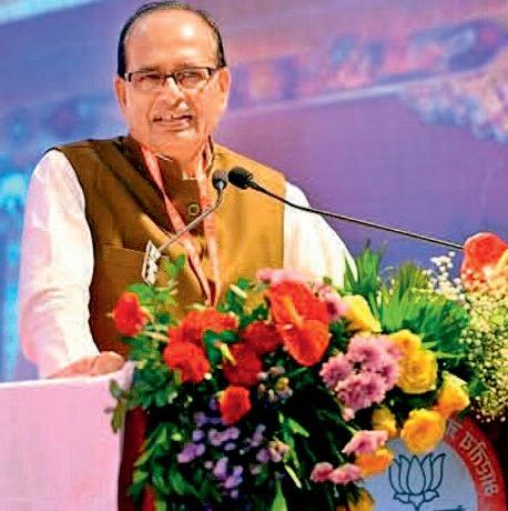 शिवराज ने दिया जनता के दिलों में राज करने का मंत्र, तावड़े ने कहा- अपनी फोटो नहीं, विपक्ष पर हमलों पर दें ध्यान