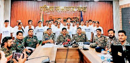 कलेक्टर मेनन के अपहरण में शामिल लोकेश ने पत्नी के साथ किया समर्पण