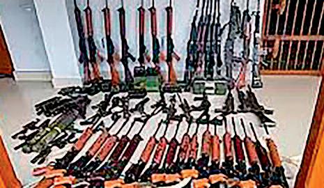 पुलिस से लूटे हथियारों को स्नाइपर राइफल में किया मॉडिफाई