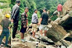 रुद्रप्रयाग में भारी बारिश, पहाड़ों से गिरे पत्थर, केदारनाथ का रास्ता अवरुद्ध