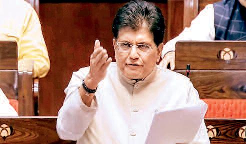 ट्रंप के टैरिफ बम पर सियासी बवाल सरकार ने कहा- उठाएंगे जरूरी कदम