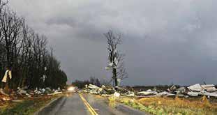 US: Monster storm sparks threat of tornadoes, fire