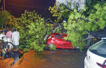 Hailstorm, high-speed winds hit Delhi, leave flights, metro services in disarray