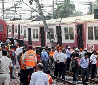 Train derails near Shivaji bridge, no injuries