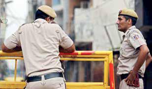Cop caught taking ₹10,000 bribe, threatened victim with false case
