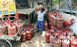 Govt Likely To Soon Compensate Oil Companies For LPG Losses