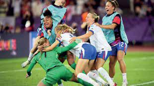 3 Lionesses roar