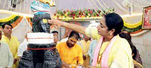 Gupta Performs 'Rudrabhishek' & Prays for Delhi's Prosperity on Last Monday of 'Sawan'