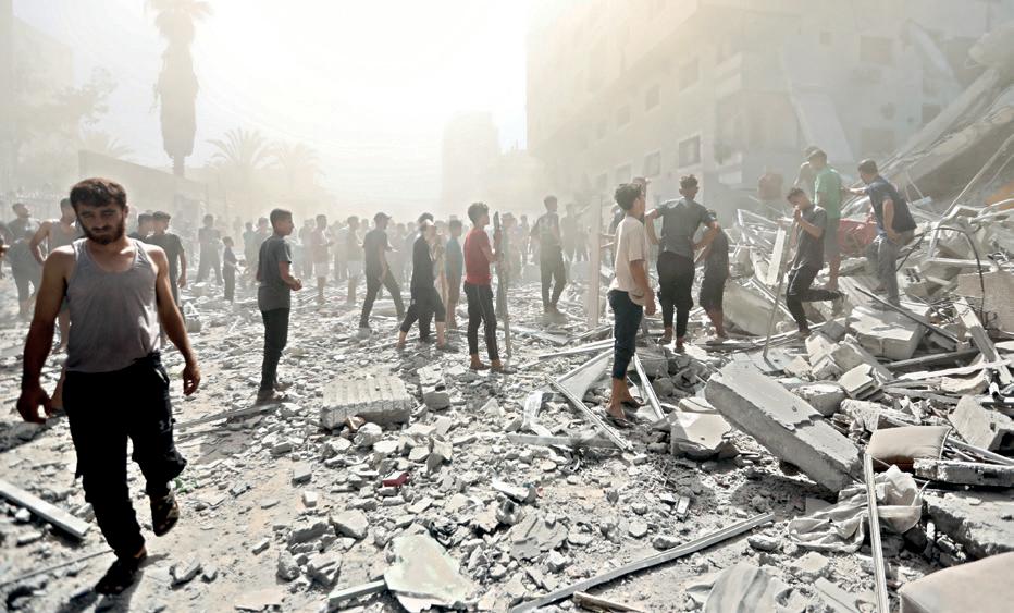 Israeli troops press forward into Gaza City as Palestinians flee