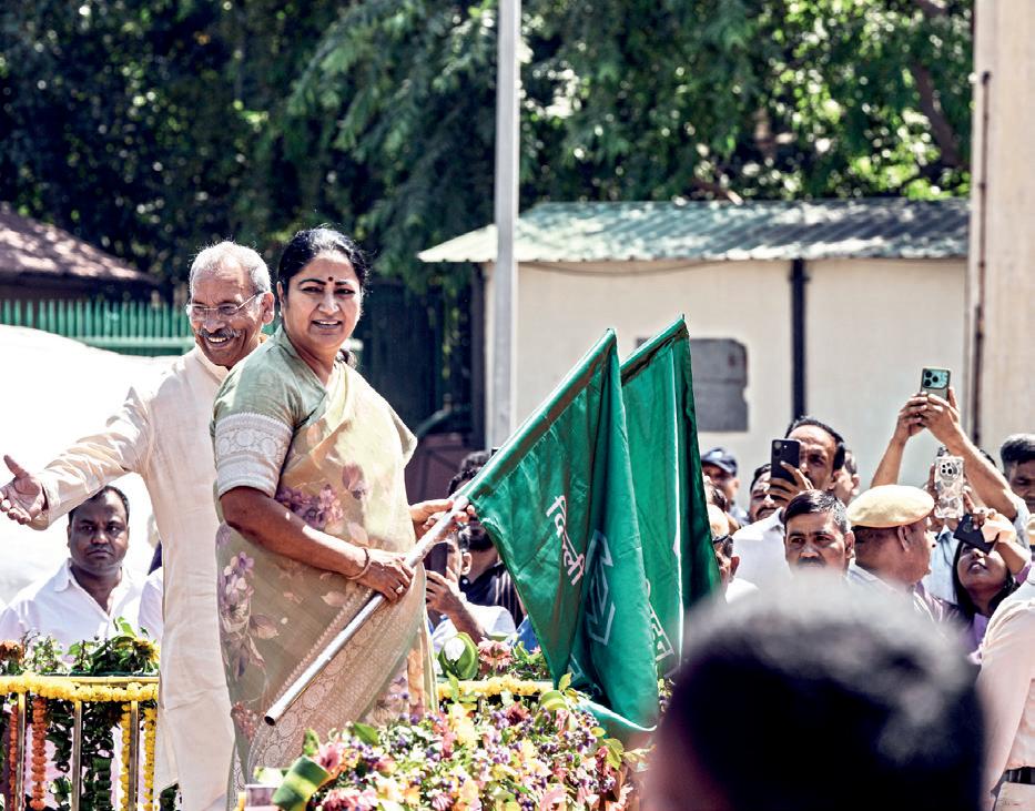 LAUNCHES ‘CHALO APP’ ON ONDC PLATFORM CM Gupta flags off DTC Delhi-Baraut interstate AC buses