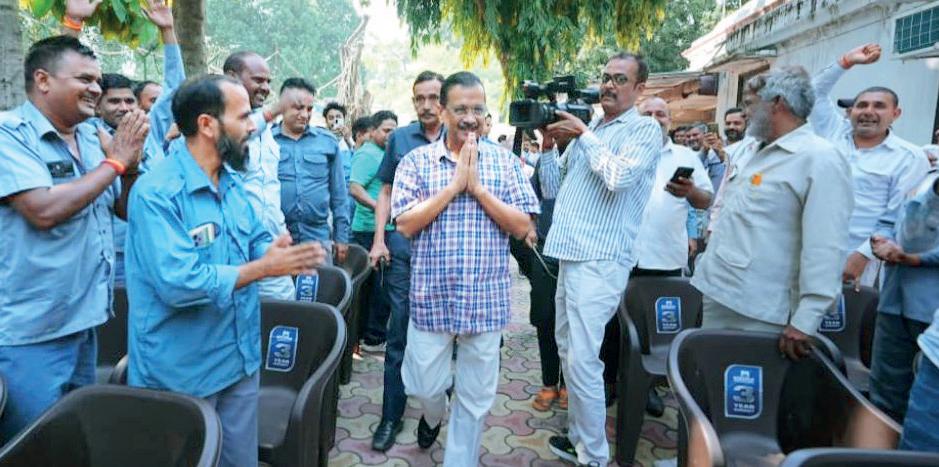 Bond with auto drivers remains 'old, heartfelt': Kejriwal