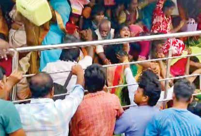Railing collapse triggers stampede at private temple in Andhra; 9 dead