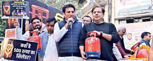 Cylinders at centre of Cong protest