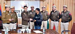 Delhi Police return 625 lost phones to their owners worth Rs 1 cr