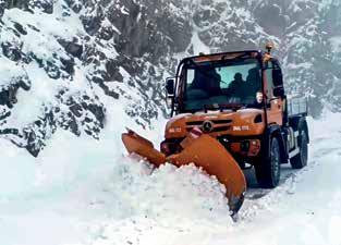 Kashmir: Snowfall blocks two alternate road links