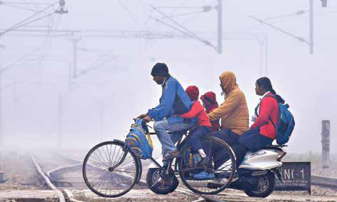 Cold wave, dense fog grip large parts of India; snowfall continues in Poonch