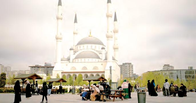 Magnitude 6.2 quake shakes Istanbul, injures more than 230 people