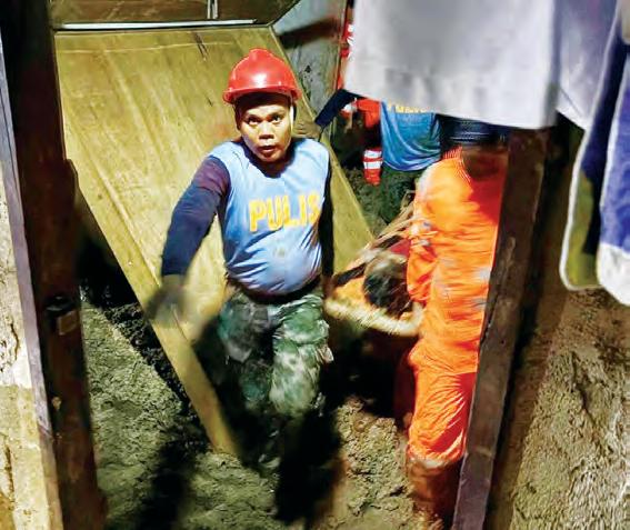 2 dead in landslides
