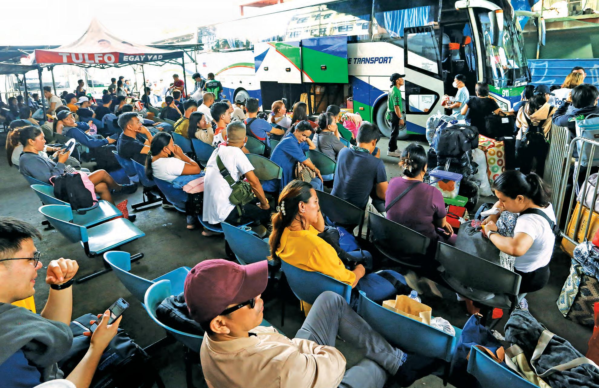 Passenger exodus begins as gov't announces 'very high' preparedness for Undas