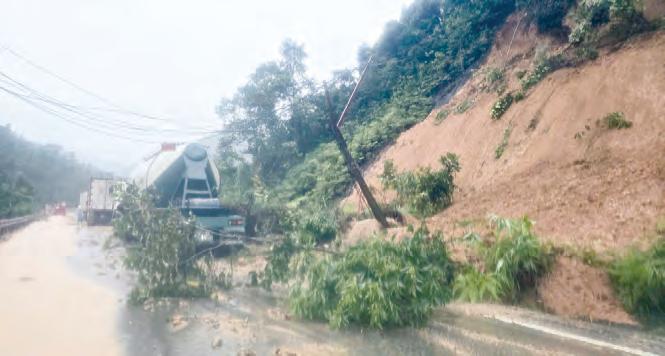 Landslide strikes bus on mountain pass in Vietnam, killing 6