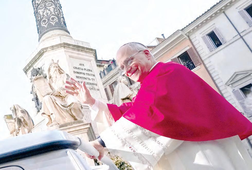 Pope Leo XIV gets into Christmas spirit with prayer for peace at Spanish Steps