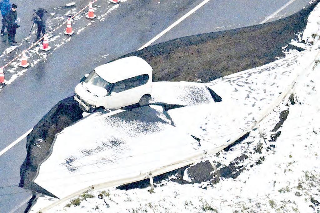 Japan assesses damage from 7.5-magnitude quake that injured at least 33